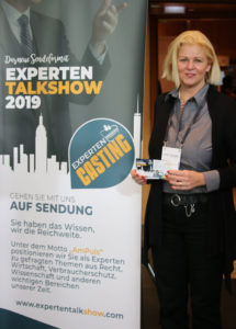 Experten Talkshow Redakteurin Frau Dr. Anette Schunder-Hartung moderiert den Bereich Recht.